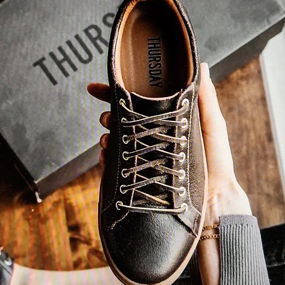 NWOT THURSDAY BOOT CO. PREMIER LOW TOP WOMEN'S LEATHER SNEAKER - Picture 9 of 10